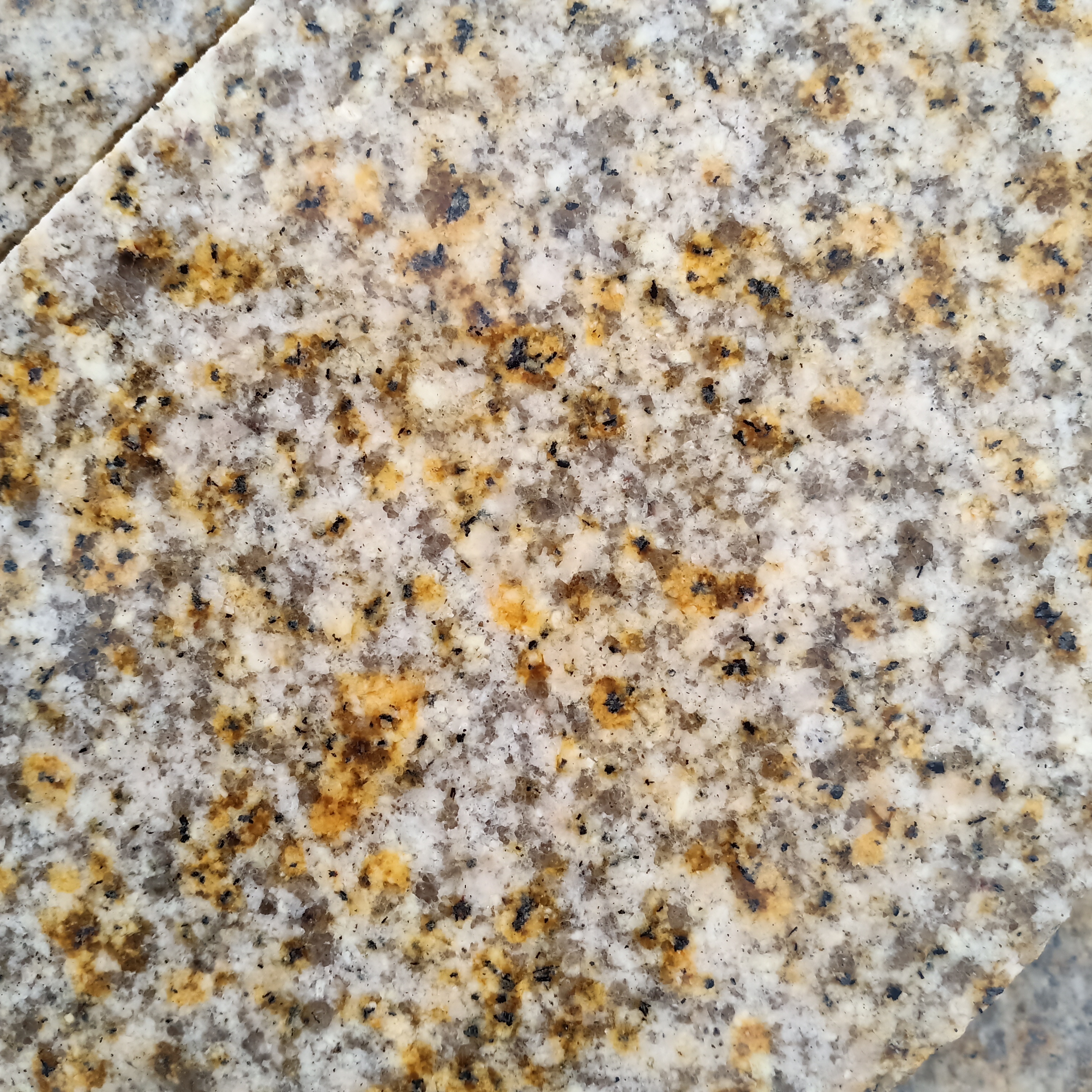 黄锈石光面批发商